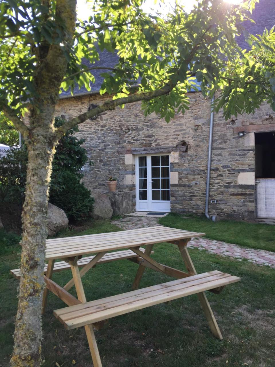 Etang Fleuri Cahagnes Exterior foto